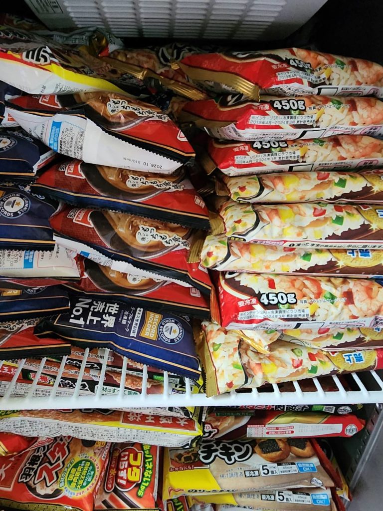寄付した冷凍食品が保管されている冷凍庫